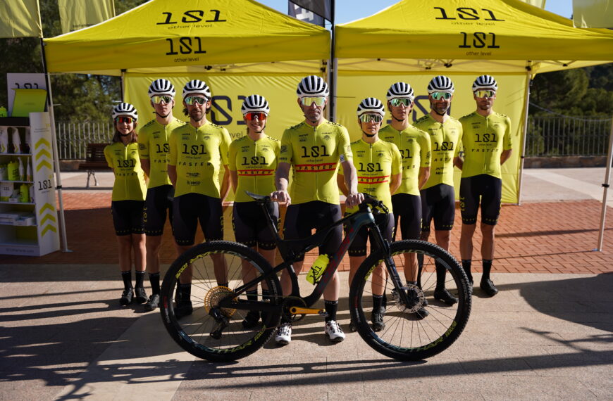 Equipo de ciclismo CRX 101 Other Level Faster